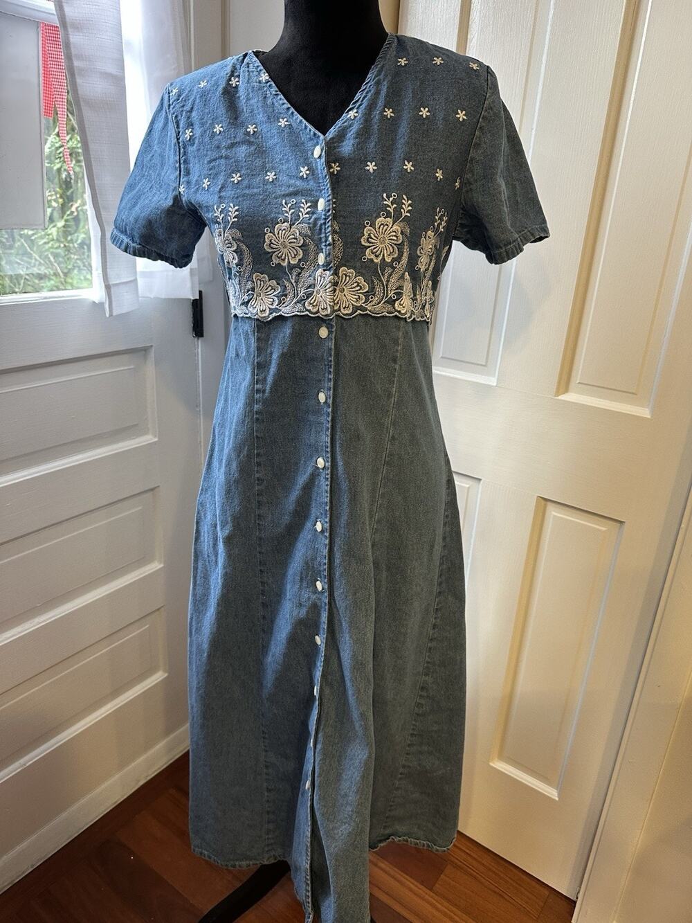 Vintage Denim Dress Floral Embroidery Midi Length Buttons Size 8 Alexandra Lee